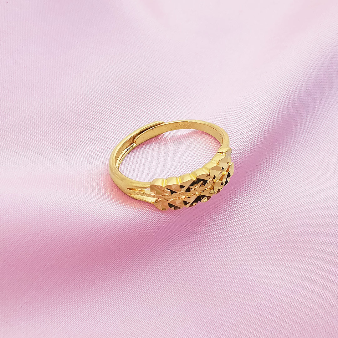 golden finger ring