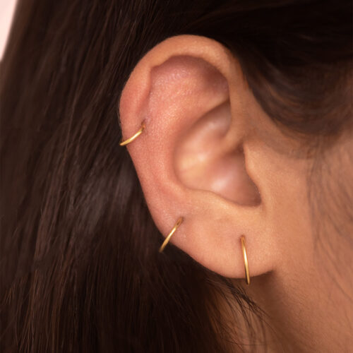 Alternative view of Mira titanium hoop (Gold | 18 gauge | 1 pc)