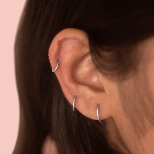 Alternative view of Mira titanium hoop (Silver | 18 gauge | 1 pc)