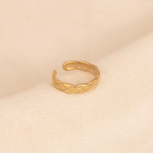 Crosshatch band ring