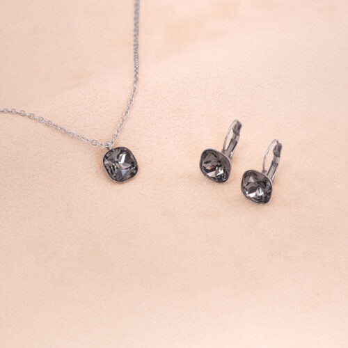 Umbra nova necklace set